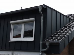 Dachgaupe grau mit Fenster